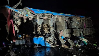 Повече от 20 деца загинаха при катастрофа на училищен автобус в Уганда