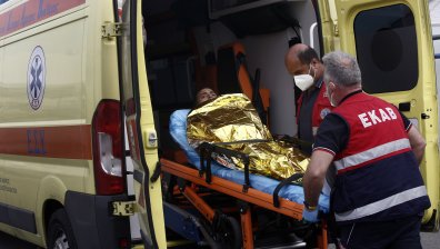 Над 30 души са ранени след катастрофа между трамвай и автобус в Гърция