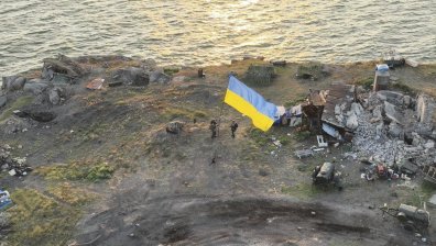 Руски бомбардировачи атакуваха Змийския остров в Черно море