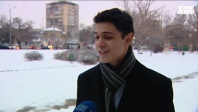 Изпълнение на българския химн в столичното метро взриви социалните мрежи