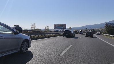 Километрично задръстване заради катастрофа блокира АМ "Тракия"