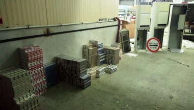 Митничари задържаха 97 000 къса цигари, били скрити в климатици