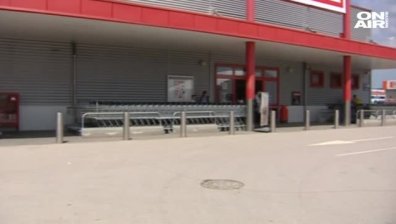 Дързък измамник си тръгна с 450 хил. лева от хипермаркет в Монтана