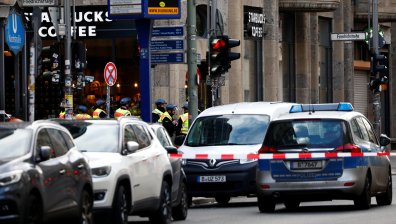 Полицията в Берлин окупира центъра на града, чути са изстрели