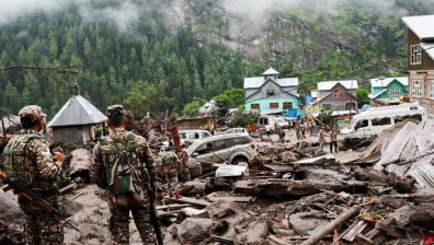 Най-малко 60 жертви и 200 души в неизвестност след опустошителните дъждове в Индия