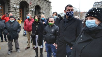 Протест пред МС срещу високите сметки за парно през ноември