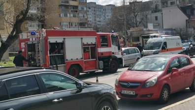 Възрастен човек е загиналият в пожара в "Дружба", трима души са обгазени