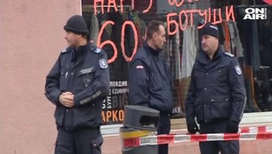 Драма в центъра на София - психично болен се барикадира