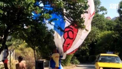 Парашут с две туристки се заби в заведение в Созопол