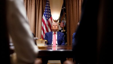 САЩ заплашват с нови мита, ЕС готов да отговори с данък върху реклама