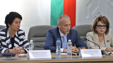 МОН променя учебните програми, НВО и матурите след 10 клас