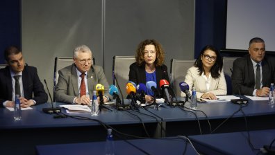 Кризисният щаб: България евакуира над 1000 души от ОАЕ, полетите от Дубай продължават