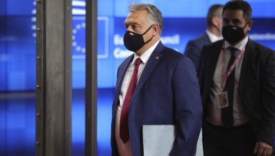 Правителството на Унгария увеличи значително заплатите на лекарите