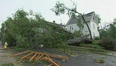 Бури в Уисконсин и Илинойс оставиха хиляди без ток
