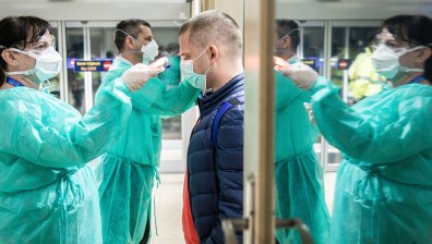 Италия запазва карантината за идващите от България