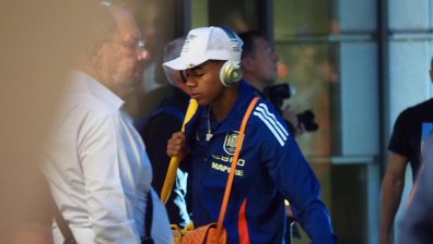 "Ла Фурия Роха" в действие: Испания пристигна у нас със собствена охрана и готвач