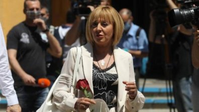 Манолова: Държавата да компенсира скока на битовите сметки и електроенергията