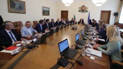 МС заседава извънредно - какво ще бъде ДДС-то за  ресторанти и хотели?