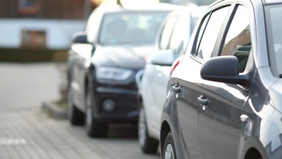 Успоредното паркиране може да е лесно с три отправни точки