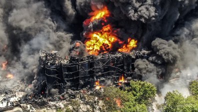 Пожар изпепели химически завод в Илинойс, алармират за "екологичен кошмар" (+ВИДЕО)