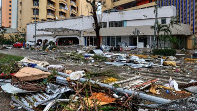 Апокалиптични пейзажи в Мексико след урагана "Отис" (СНИМКИ)