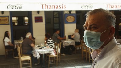 В Гърция: На ресторант - само с отрицателен тест или ваксинационен сертификат