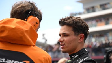 В хаотична надпревара Ландо Норис триумфира пред родна публика на "Силвърстоун"