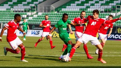 Дербито в Разград показа - конкуренцията не е готова да свали "Лудогорец" от върха