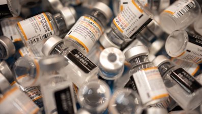 Фармацевтичните концерни плуват в пари от ваксините и тестовете? Не е точно така