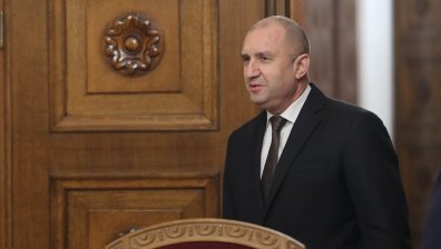 Румен Радев: Партийните лидери се скриха във Facebook, на село и в гората