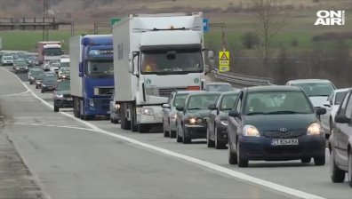 Спират движението на камиони над 12 тона около празниците