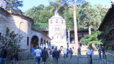 Правителството спази обещанието си: Отпусна 500 хил. лв. за Троянския манастир