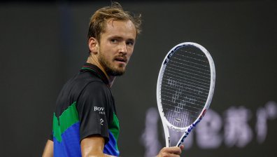 Даниил Медведев надигра Зверев и ще играе за титлата в Пекин