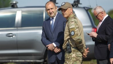 Радев: Не одобрявам рокадите в парламента, печелят време