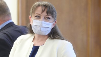 Сачева: Предсрочни избори може да има най-рано през декември