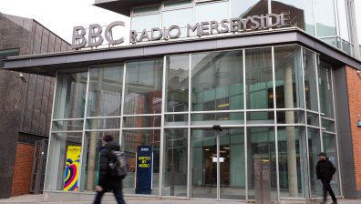 Би Би Си с писма до най-известните водещи на новините с молба сами да се уволнят