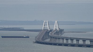 Украйна удари руския кораб "Сергей Котов" при нощна атака край Крим (+ВИДЕО)