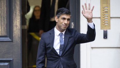 Всички са равни пред закона: Полицията глобява Сунак, возил се без предпазен колан (+ВИДЕО)