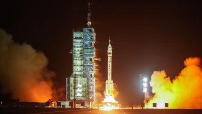 Екипажът на "Шънджоу-18" с нова успешна мисия в Космоса