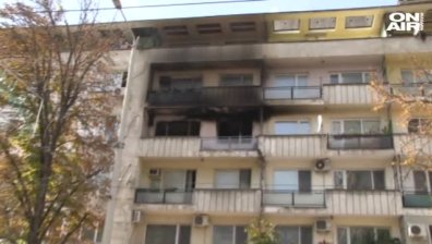 Пожар в Русе остави баща и син без дом, но живи