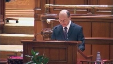 Траян Бъсеску се върна в президентския дворец в Букурещ