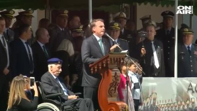 Амазонка гори, бразилският президент вини НПО-та