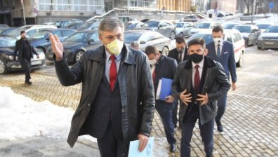 ДПС се оплака от Радев в Брюксел заради въпроса към Карадайъ