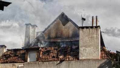 Пожар горя в жилищна сграда в София, евакуираха хората
