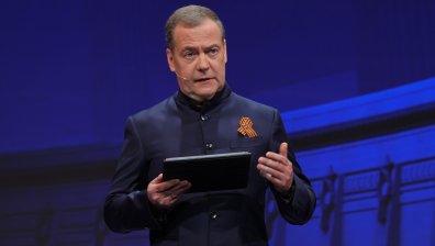 Медведев: Действията на САЩ принудиха Русия да обмисля ядрени опити