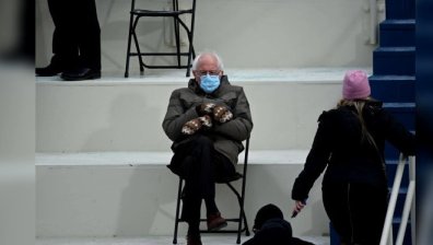 Бърни Сандърс за нашумелите ръкавици: Идвам от студен щат, не се влияя от мода