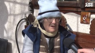 Спор за наследство остави възрастна жена  без дом и скара съседите ѝ