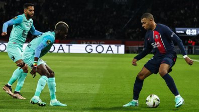 "Пари Сен Жермен" срази "Монпелие" с 3:0 и оглави класирането в Лига 1