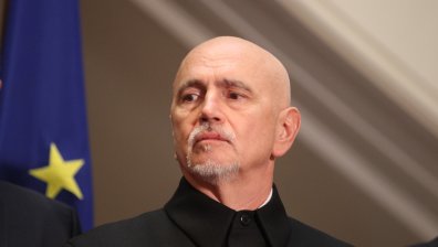 Събев поиска оставката на шефа на НСО заради снежната топка по Петков