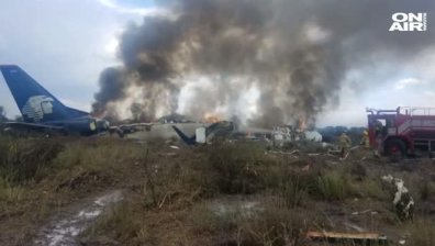 Самолет със 101 души се разби в Мексико, по чудо няма жертви